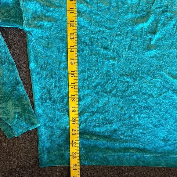 We The Free Green Velour Relaxed Long Sleeve Blouse size small - Picture 9 of 13